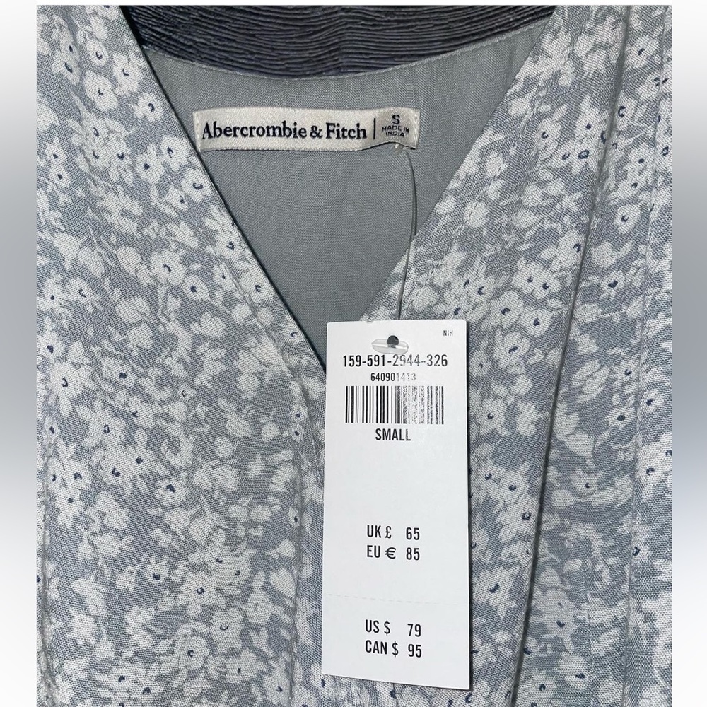 Brand new dress! Never worn still has tags on it.